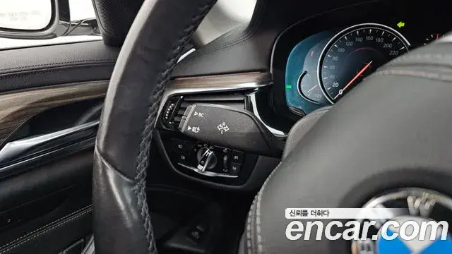 BMW 5 Series 2018 — Фото 18/20