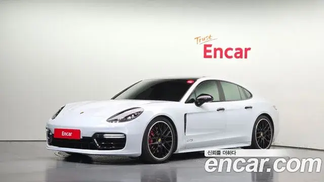 Porsche Panamera 2020 — Фото 1/20