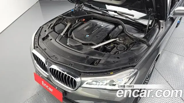 BMW 7 Series 2018 — Фото 6/20