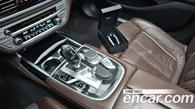 BMW 7 Series 2018 — Фото 9/20