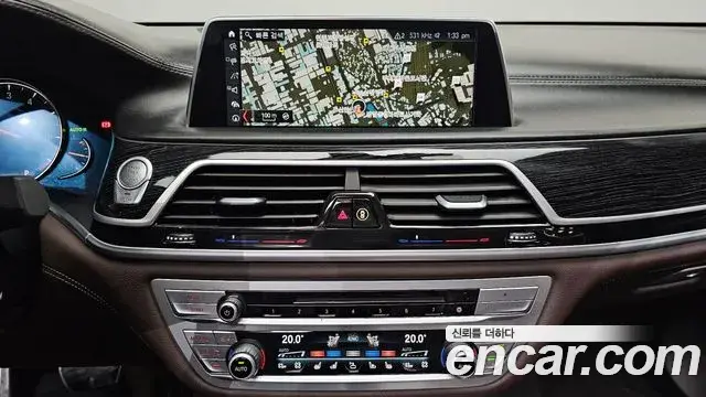 BMW 7 Series 2018 — Фото 14/20