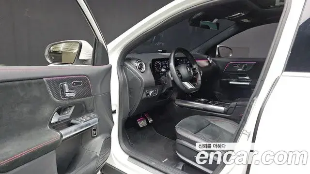 Mercedes-Benz GLA-Class 2024 — Фото 10/20