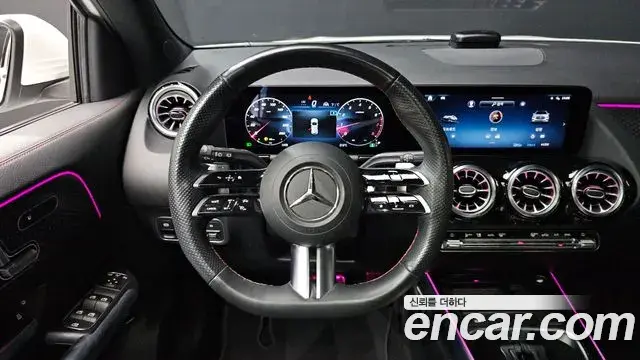 Mercedes-Benz GLA-Class 2024 — Фото 13/20
