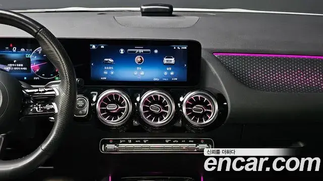 Mercedes-Benz GLA-Class 2024 — Фото 14/20