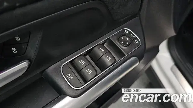 Mercedes-Benz GLA-Class 2024 — Фото 17/20