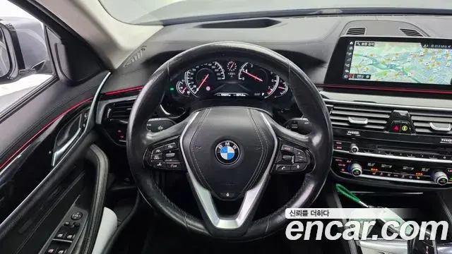 BMW 5 Series 2018 — Фото 13/20