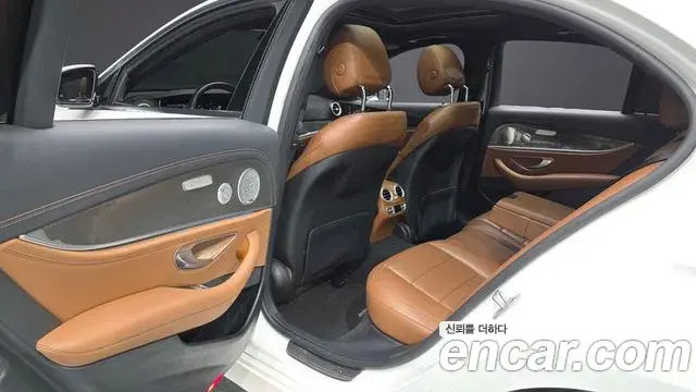 Mercedes-Benz E-Class 2020 — Фото 11/20