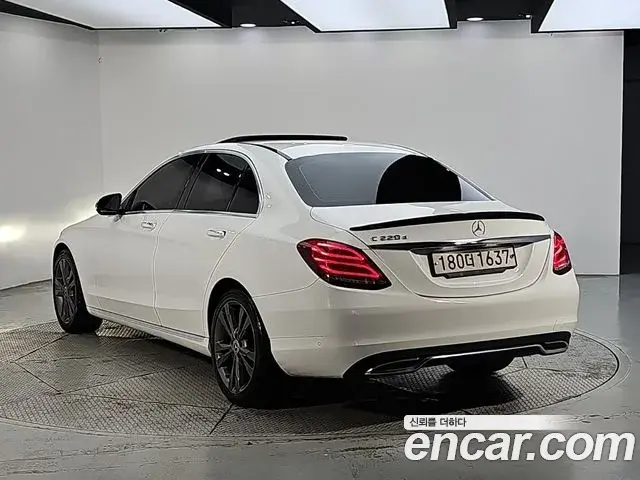 Mercedes-Benz C-Class 2018 — Фото 3/18