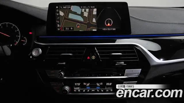 BMW 5 Series 2019 — Фото 12/20