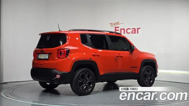 Jeep Renegade 2021 — Фото 1/20