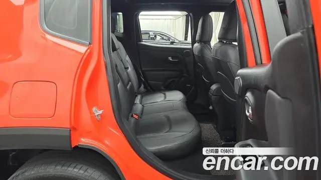 Jeep Renegade 2021 — Фото 11/20