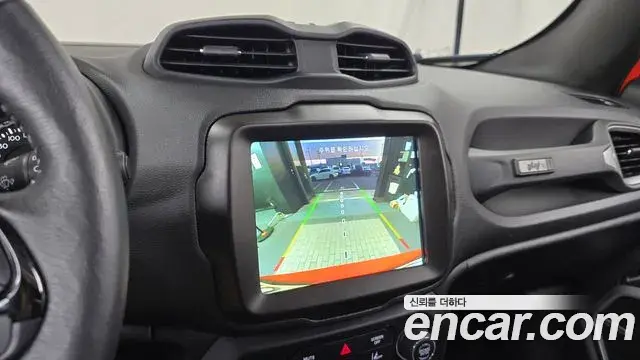 Jeep Renegade 2021 — Фото 16/20