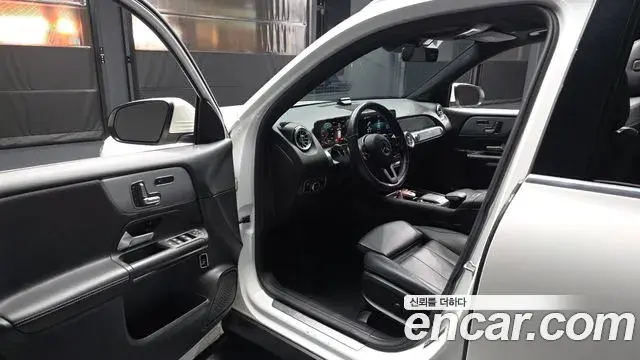 Mercedes-Benz GLB-Class 2021 — Фото 10/20