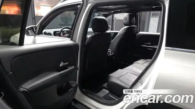 Mercedes-Benz GLB-Class 2021 — Фото 11/20