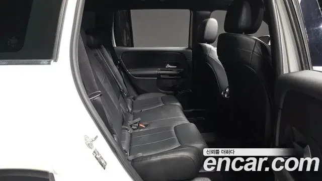 Mercedes-Benz GLB-Class 2021 — Фото 12/20