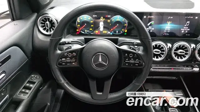 Mercedes-Benz GLB-Class 2021 — Фото 13/20