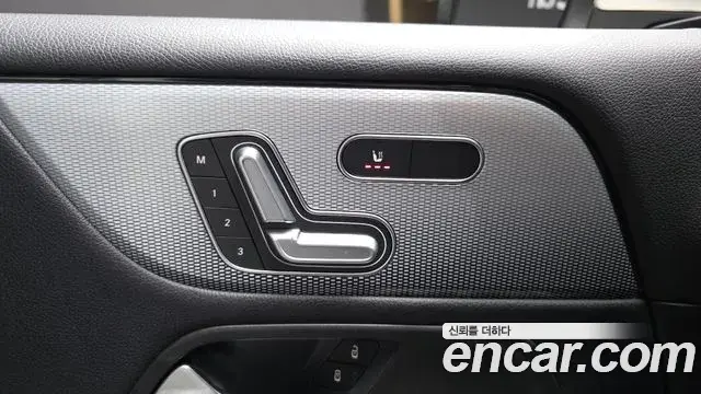Mercedes-Benz GLB-Class 2021 — Фото 18/20