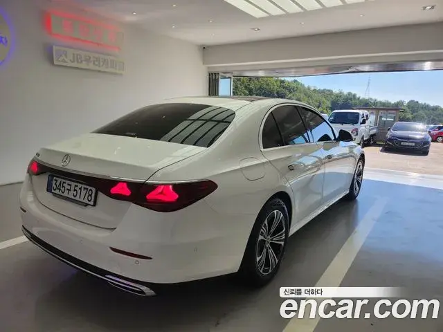 Mercedes-Benz E-Class 2024 — Şəkil 1/20
