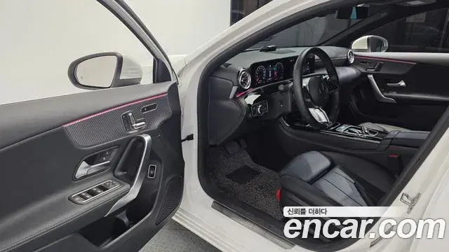 Mercedes-Benz A-Class 2025 — Фото 10/20