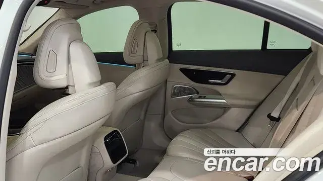 Mercedes-Benz E-Class 2026 — Photo 12/20