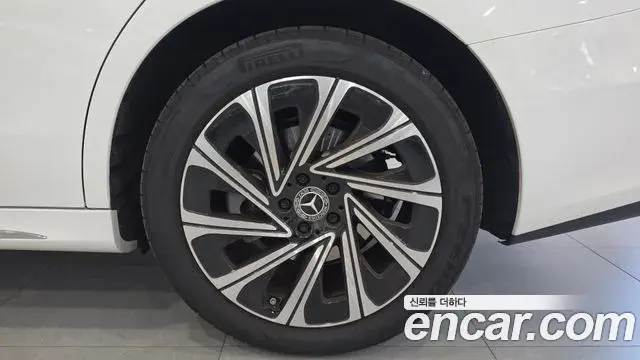 Mercedes-Benz E-Class 2026 — Photo 4/20