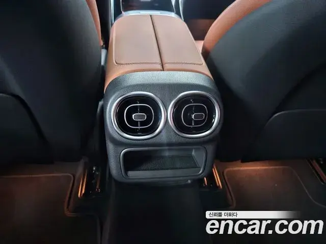 Mercedes-Benz GLC-Class 2026 — Photo 12/19