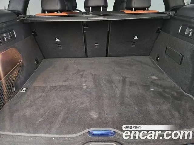 Mercedes-Benz GLC-Class 2026 — Photo 17/19
