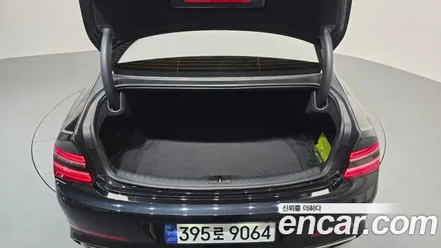 Genesis Electrified G80 2023 — Şəkil 16/20