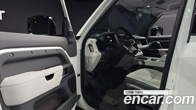 Land Rover Defender 2025 — Фото 10/20