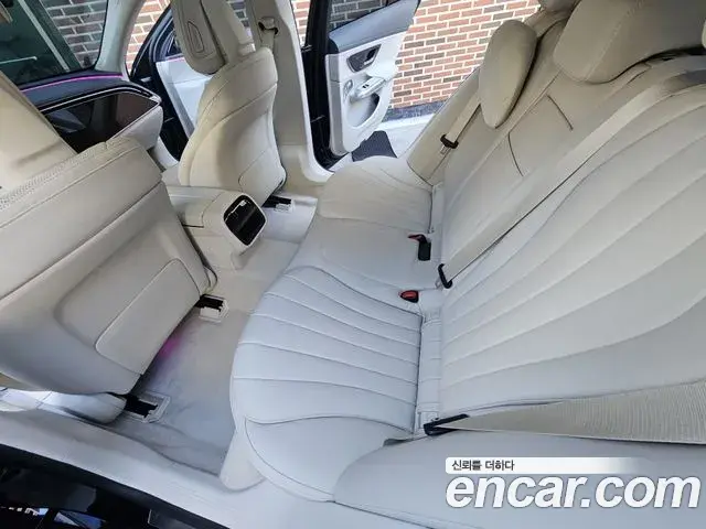 Mercedes-Benz E-Class 2024 — Фото 9/16