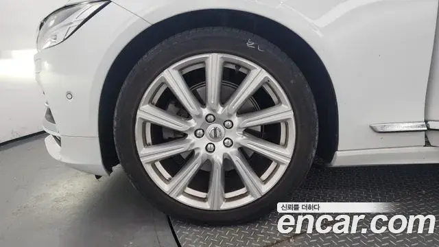 Volvo S90 2018 — Photo 12/20