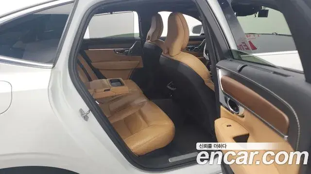Volvo S90 2018 — Photo 17/20