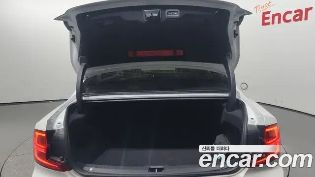 Volvo S90 2018 — Photo 14/20