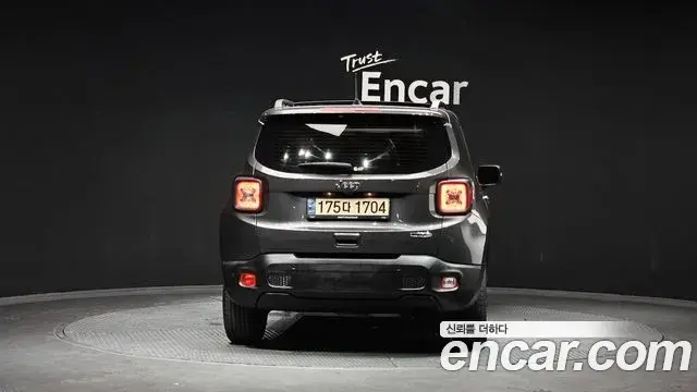 Jeep Renegade 2021 — ფოტო 15/20