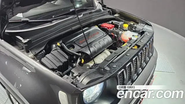 Jeep Renegade 2021 — ფოტო 8/20
