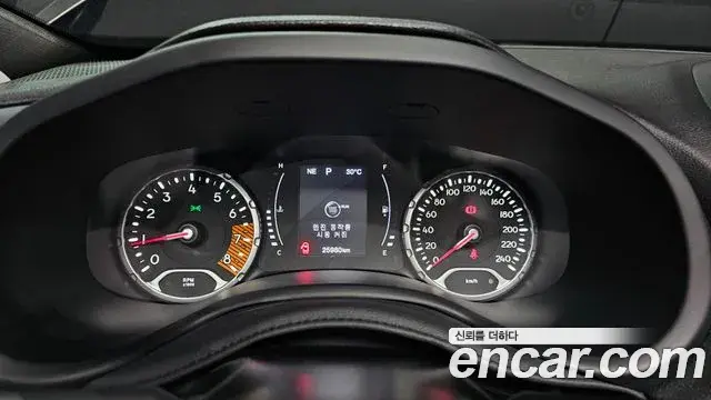 Jeep Renegade 2021 — ფოტო 13/20