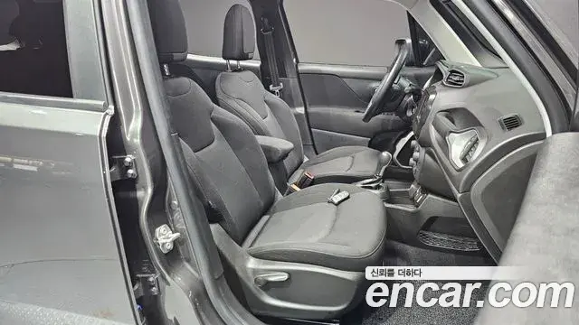 Jeep Renegade 2021 — ფოტო 17/20