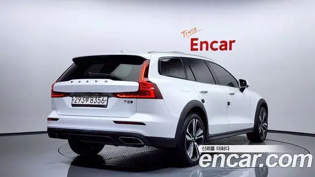 Volvo V60 Cross Country 2020 — Фото 1/20