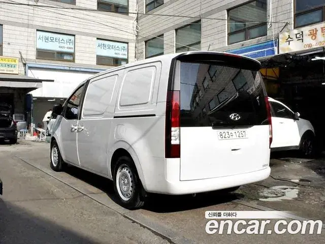 Hyundai Staria 2021 — Photo 8/20