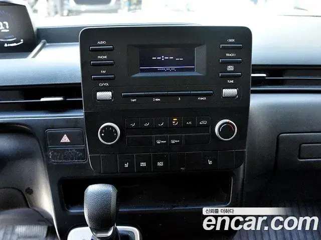 Hyundai Staria 2021 — Photo 17/20
