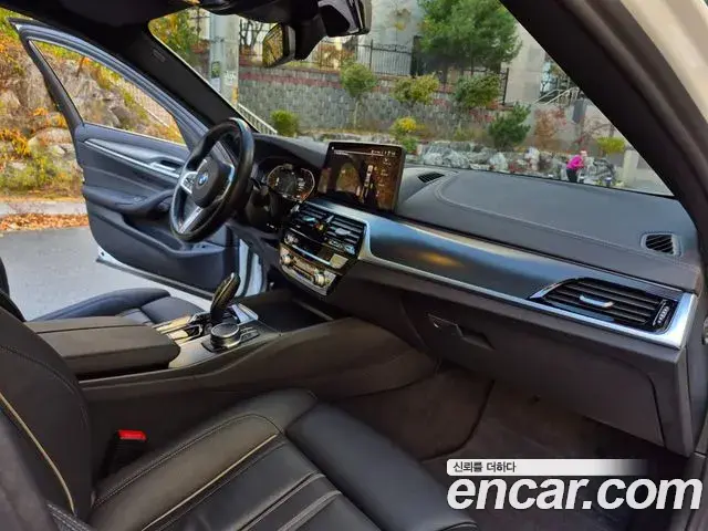 BMW 5 Series 2022 — Şəkil 14/20