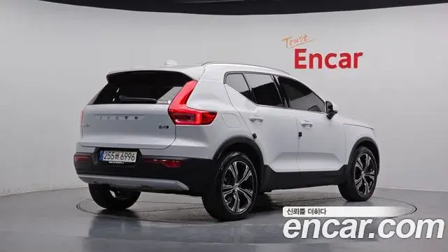 Volvo XC40 2021 — Şəkil 13/20