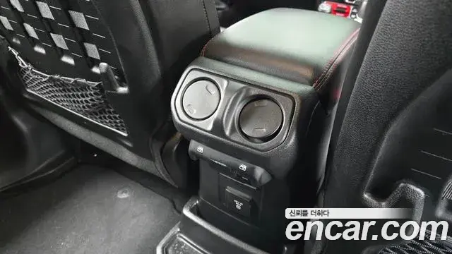 Jeep Wrangler 2023 — ფოტო 13/20