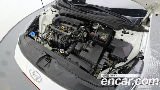 Hyundai The New Avante Hybrid 2022 — Şəkil 15/20