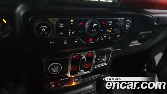 Jeep Wrangler 2018 — Şəkil 15/20