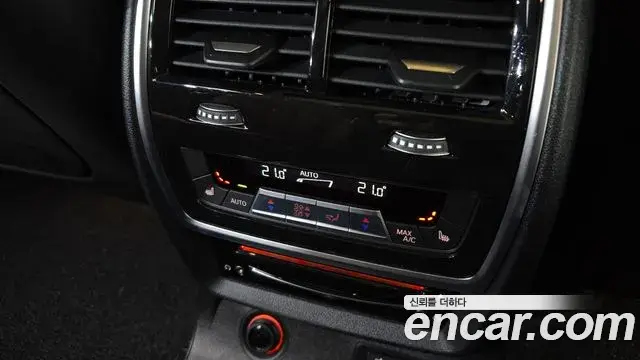 BMW X7 2022 — ფოტო 15/20