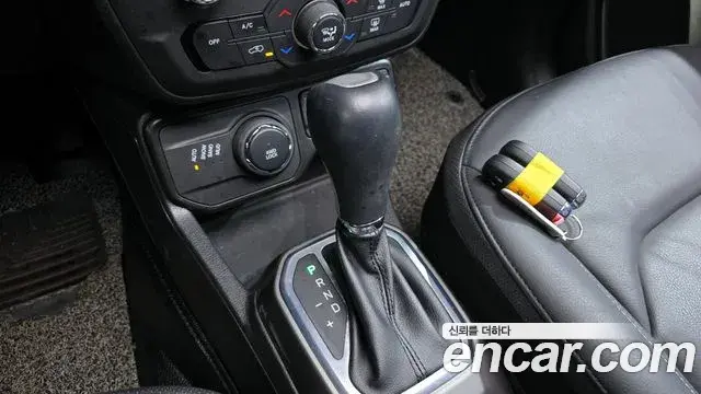Jeep Renegade 2019 — Фото 9/20