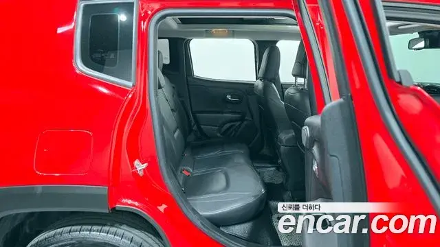 Jeep Renegade 2019 — Фото 12/20