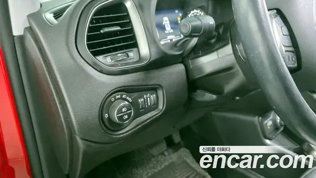Jeep Renegade 2019 — Фото 17/20