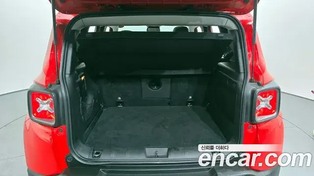 Jeep Renegade 2019 — Фото 20/20